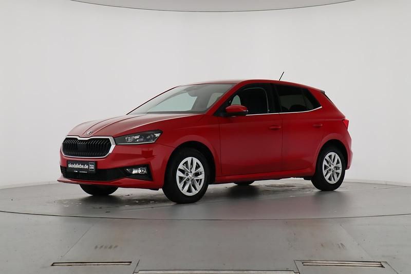 Rot Gebraucht 2023 Skoda Fabia Style Kleinwagen | 21.489 € (Fairer Preis) - Bild 1/4