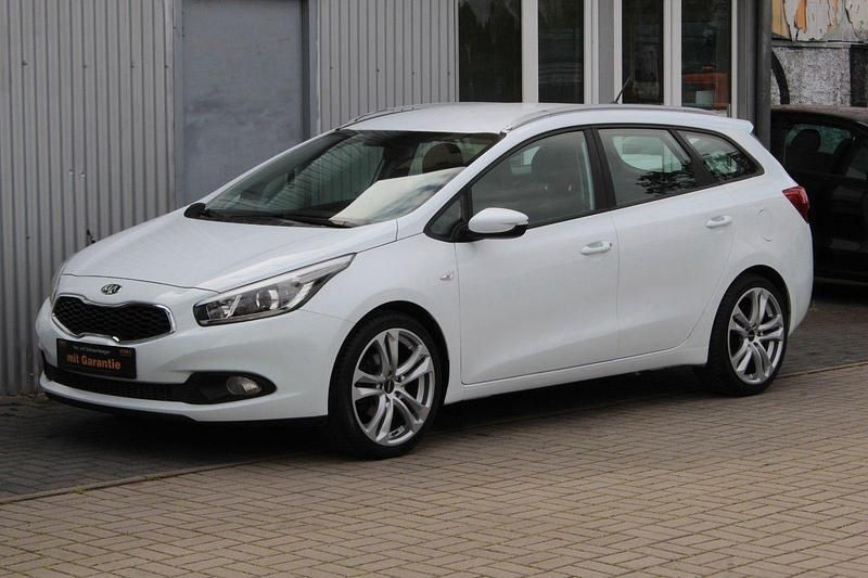 Weiß Gebraucht 2014 Kia Ceed Sportswagon Kombi | 7.980 € (Fairer Preis) - Bild 1/4