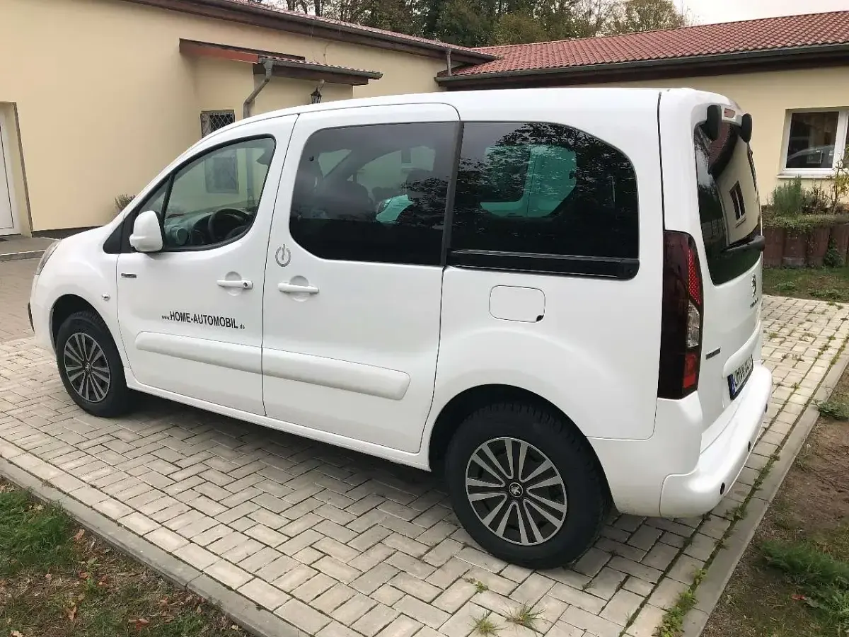 Gebraucht Peugeot TePee 35 kW (48 PS) 2018 Frost  weiß  uni Kombi