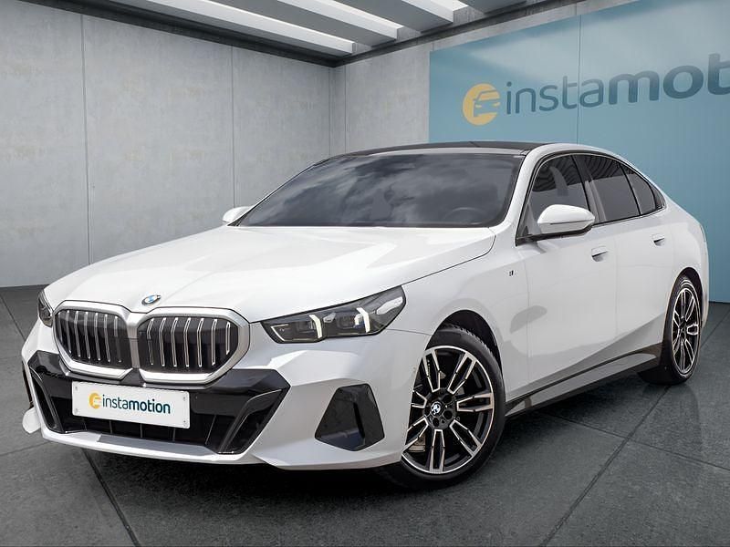 Weiß Gebraucht 2024 BMW 520 Limousine | 54.949 € (Teuer) - Bild 1/4