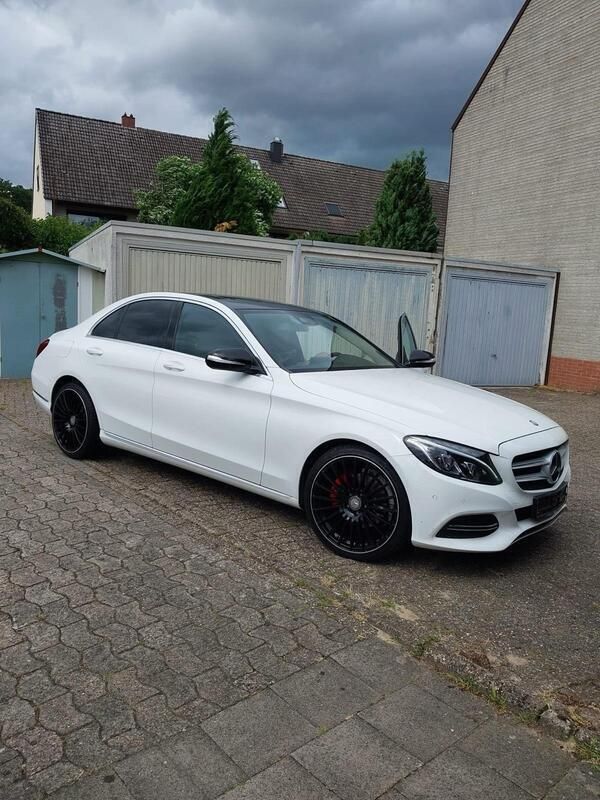 Weiß Gebraucht 2015 Mercedes C220 Limousine | 21.599 € - Bild 1/4