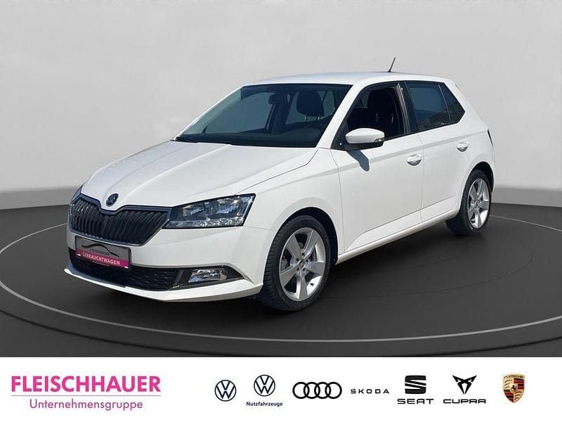 Weiss Gebraucht 2021 Skoda Fabia Cool Plus Limousine | 12.890 € (Superpreis) - Bild 1/4