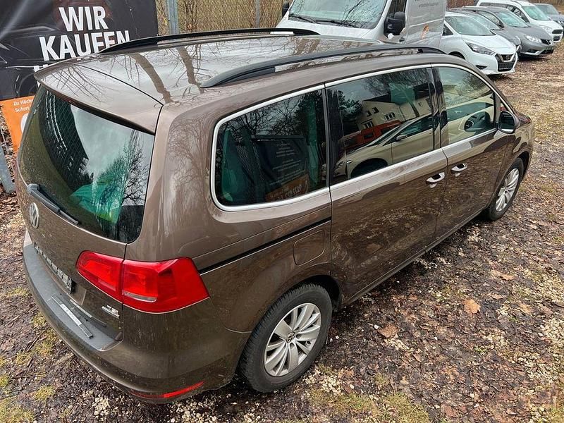 Gebraucht VW Sharan Comfortline 150 PS (110 kW) 2011 Braun Van / Kleinbus