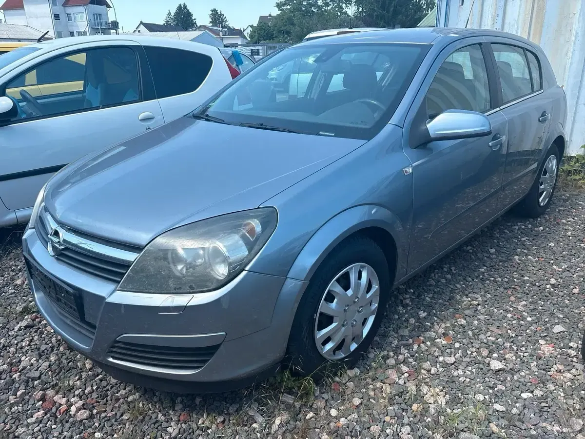 Gebraucht Opel Astra 101 PS (74 kW) 2004 Gold Limousine