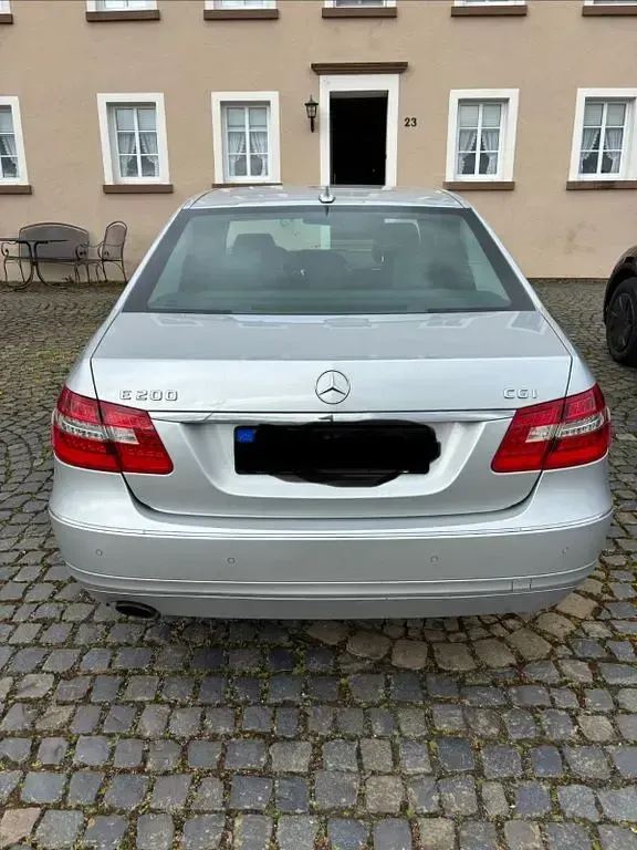 Gebraucht Mercedes E200 Avantgarde 185 PS (136 kW) 2010 Grau Limousine