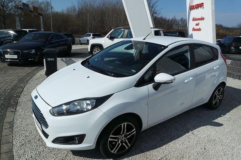 Gebraucht Ford Fiesta SYNC Edition 101 PS (74 kW) 2014 Weiß Kleinwagen