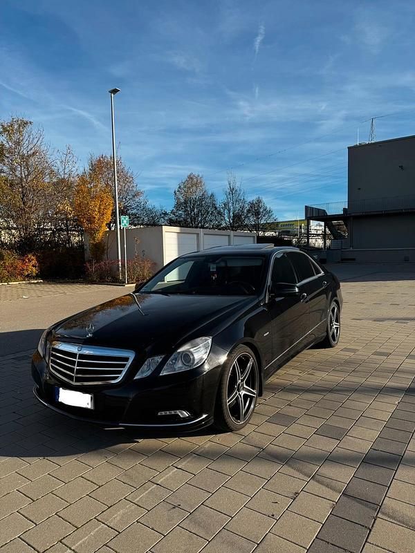 Schwarz Gebraucht 2009 Mercedes E350 Limousine | 8.900 € (Fairer Preis) - Bild 1/4