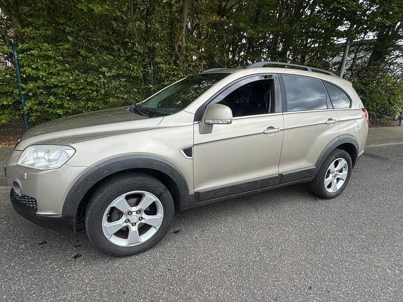 Grau Gebraucht 2007 Chevrolet Captiva LS SUV | 4.500 € (Teuer) - Bild 1/4