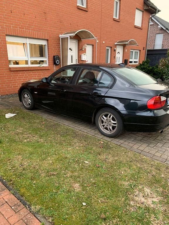 Gebraucht BMW 320 170 PS (125 kW) 2007 Schwarz Limousine