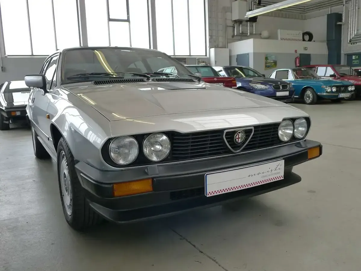 Gebraucht Alfa Romeo GTV 158 PS (116 kW) 1985 Grigio chiaro metallizzato Coupé
