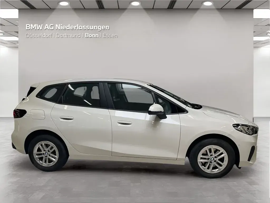 Gebraucht BMW 218 Active Tourer 136 PS (100 kW) 2023 Weiß Van / Kleinbus