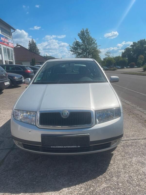 Grau Gebraucht 2000 Skoda Fabia Kleinwagen | 250 € (Superpreis) - Bild 1/4