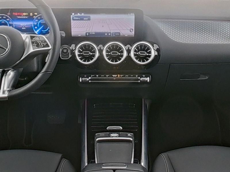 Gebraucht Mercedes EQA300 Advanced 167 kW (228 PS) 2025 Polarweiß uni SUV