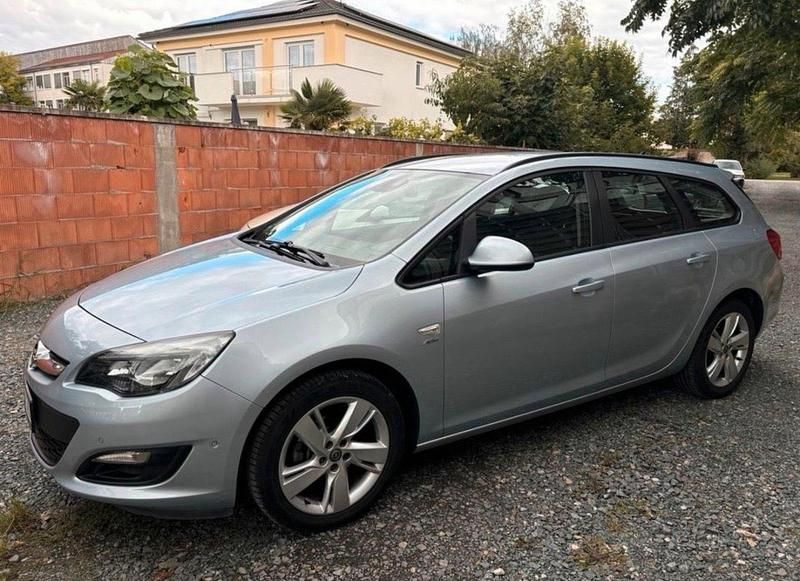 Gebraucht Opel Astra 116 PS (85 kW) 2013 Silber Kombi