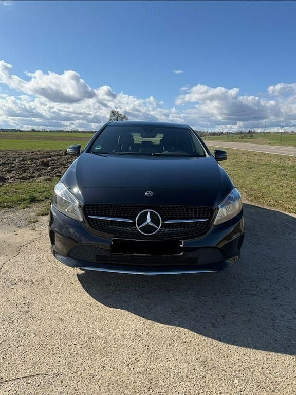 Gebraucht Mercedes A180 Style 122 PS (89 kW) 2017 Schwarz Limousine