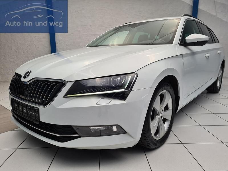 Moonweiss metallic Gebraucht 2016 Skoda Superb Ambition Kombi | 12.900 € (Guter Preis) - Bild 1/4