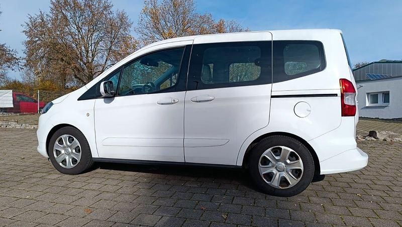 Weiß Gebraucht 2020 Ford Tourneo Courier Van / Kleinbus | 8.999 € (Fairer Preis) - Bild 1/4