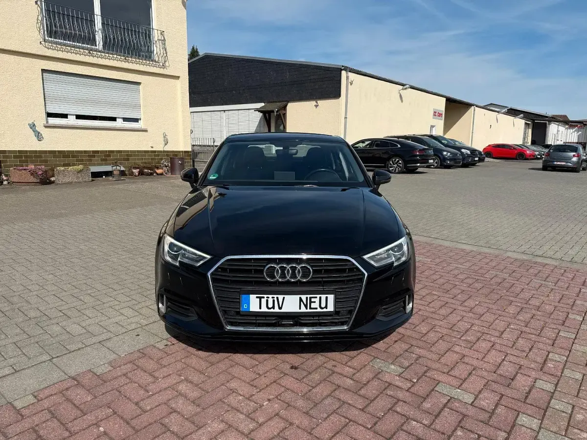 Gebraucht Audi A3 Sport 150 PS (110 kW) 2017 Brillantschwarz Limousine