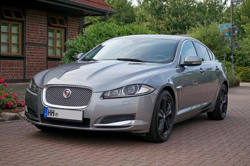 Grau Gebraucht 2014 Jaguar XF S Limousine | 12.450 € (Fairer Preis) - Bild 1/4