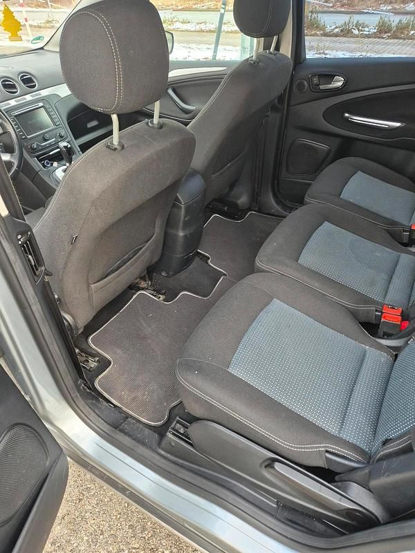 Gebraucht Ford S-MAX Titanium 136 PS (100 kW) 2012 Silber Van / Kleinbus