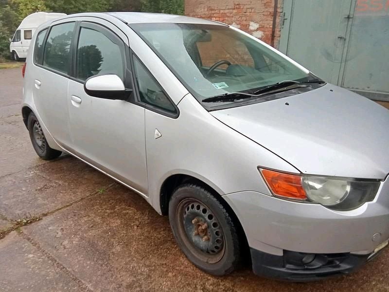 Gebraucht Mitsubishi Colt 75 PS (55 kW) 2012 Silber Kleinwagen