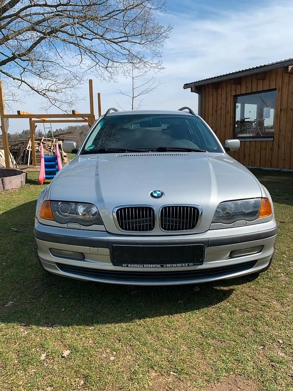Gebraucht BMW 320 150 PS (110 kW) 2000 Silber Kombi