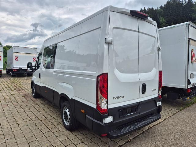 Neu Iveco Daily 136 PS (100 kW) 2025 Weiss Van