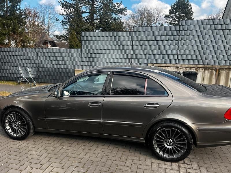 Gebraucht Mercedes E320 Avantgarde 224 PS (164 kW) 2007 Grau Limousine