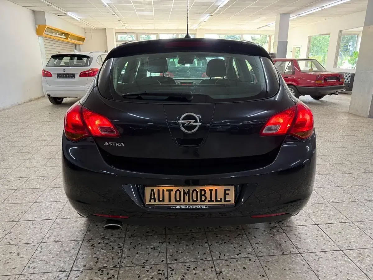 Gebraucht Opel Astra Design Edition 120 PS (88 kW) 2012 Schwarz Limousine