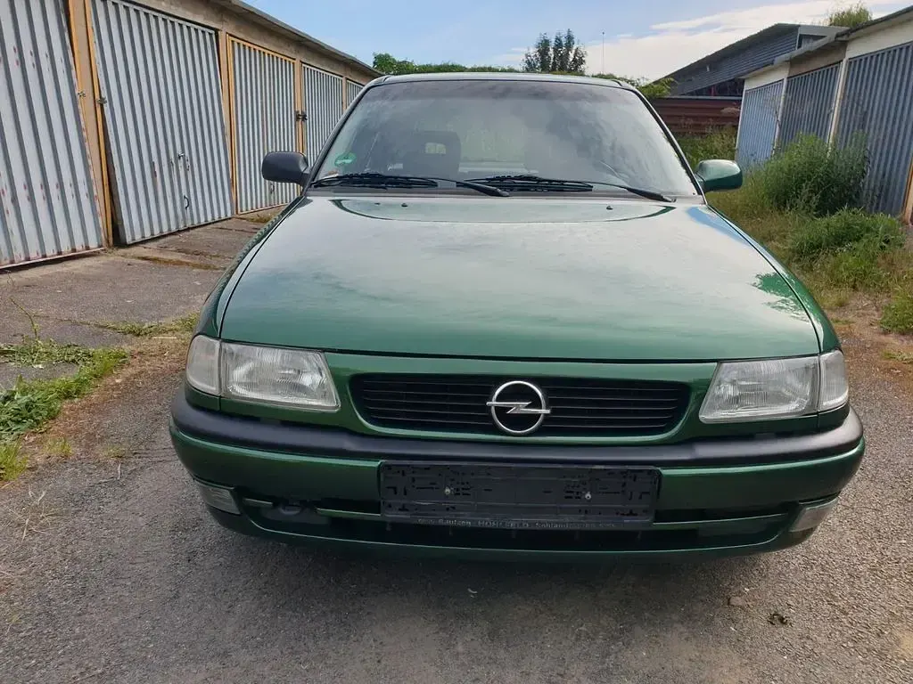 Gebraucht Opel Astra 101 PS (74 kW) 1997 Grün Limousine