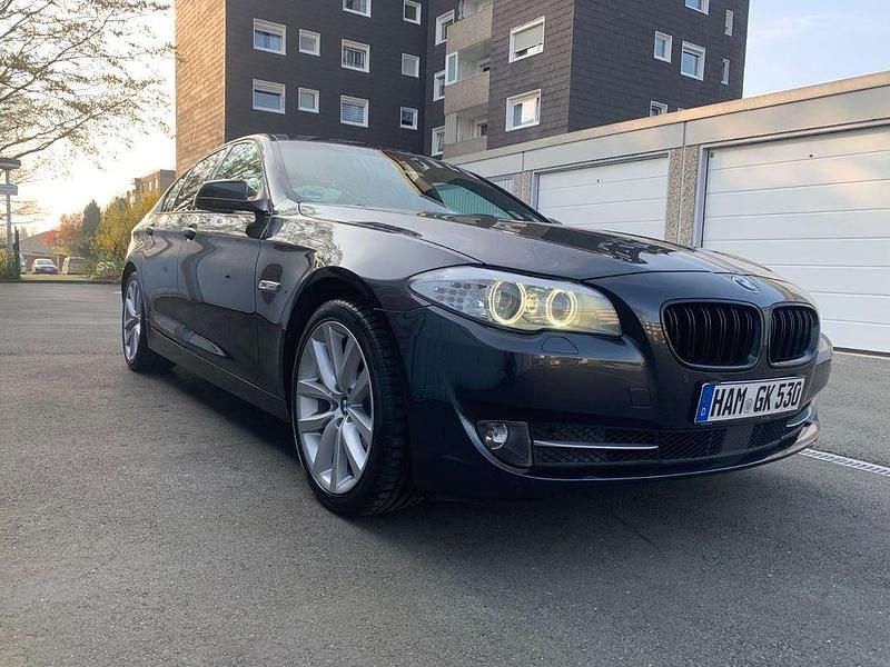 Gebraucht BMW 530 258 PS (189 kW) 2011 Grau Limousine