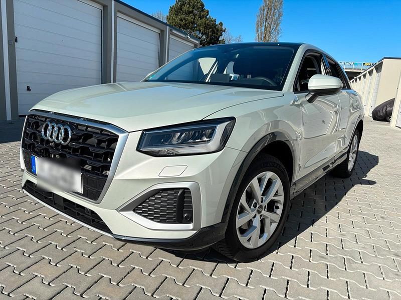 Silber Gebraucht 2024 Audi Q2 Advanced Plus SUV | 29.995 € (Fairer Preis) - Bild 1/4