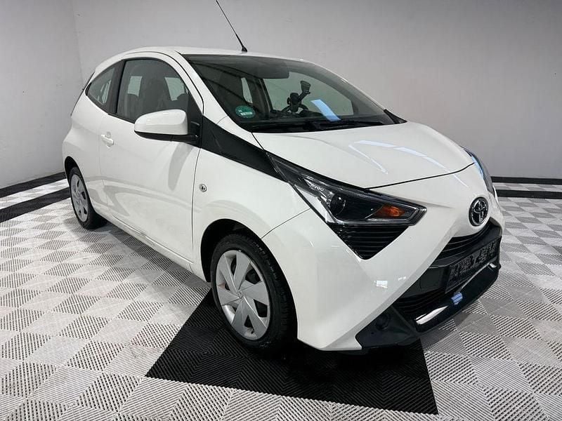 Gebraucht Toyota Aygo X-play 72 PS (52 kW) 2021 Weiß Kleinwagen