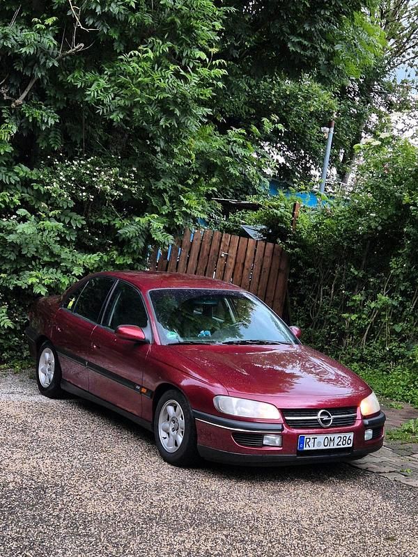 Rot Gebraucht 1997 Opel Omega Limousine | 1.200 € (Guter Preis) - Bild 1/4