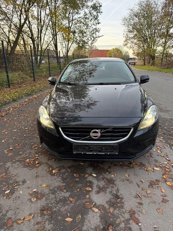 Gebraucht Volvo V40 Momentum 114 PS (83 kW) 2013 Schwarz Limousine