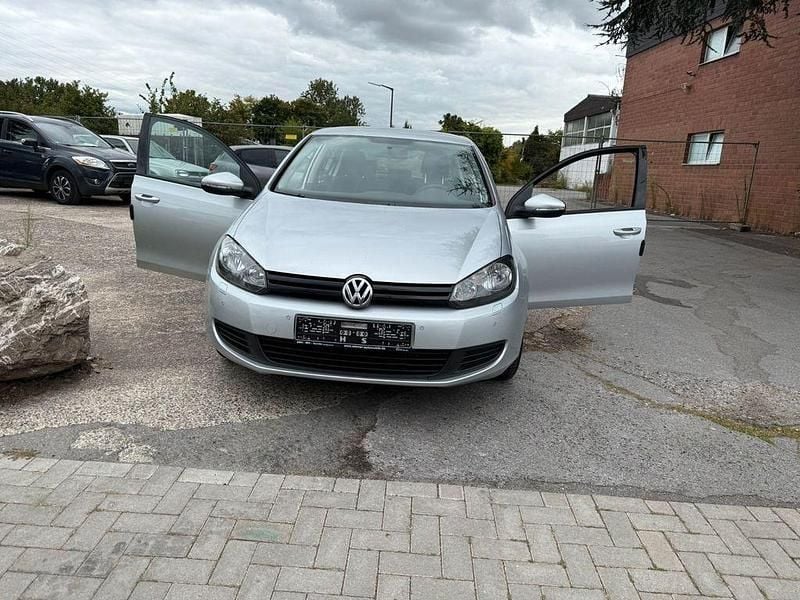 Silber Gebraucht 2012 VW Golf VI Trendline Limousine | 5.399 € (Guter Preis) - Bild 1/4