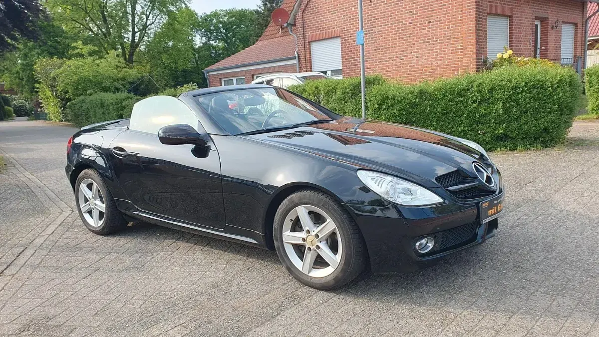 Gebraucht Mercedes SLK300 231 PS (169 kW) 2010 Schwarz Cabrio