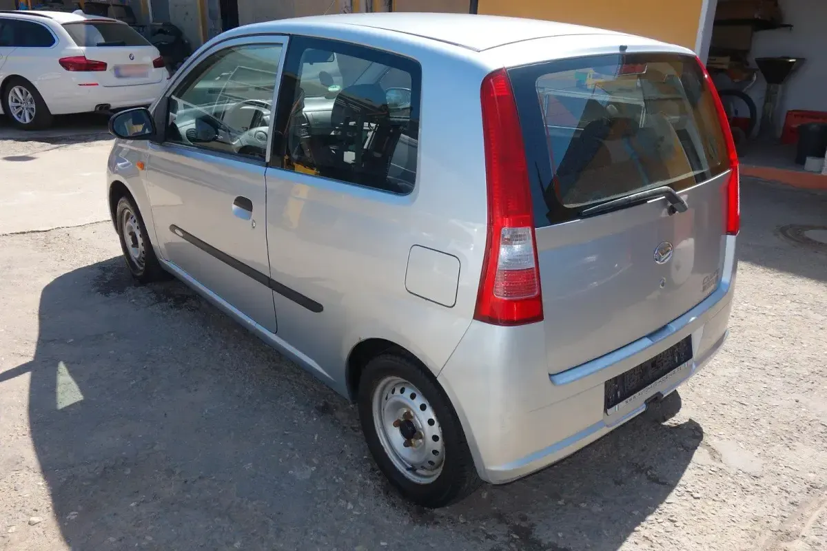 Gebraucht Daihatsu Cuore 58 PS (42 kW) 2006 Silber Kleinwagen