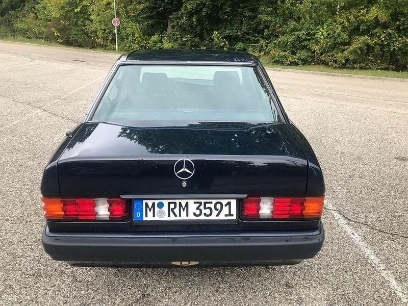 Gebraucht Mercedes 190 122 PS (89 kW) 1991 Blau Limousine