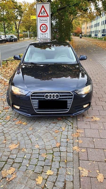 Blau Gebraucht 2014 Audi A4 Ambiente Limousine | 9.800 € (Guter Preis) - Bild 1/4