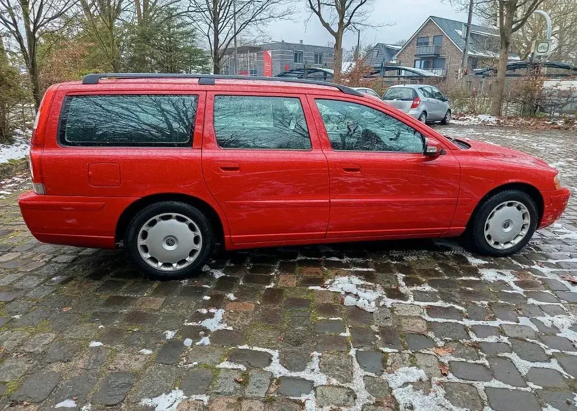 Gebraucht Volvo V70 185 PS (136 kW) 2007 Rot Kombi