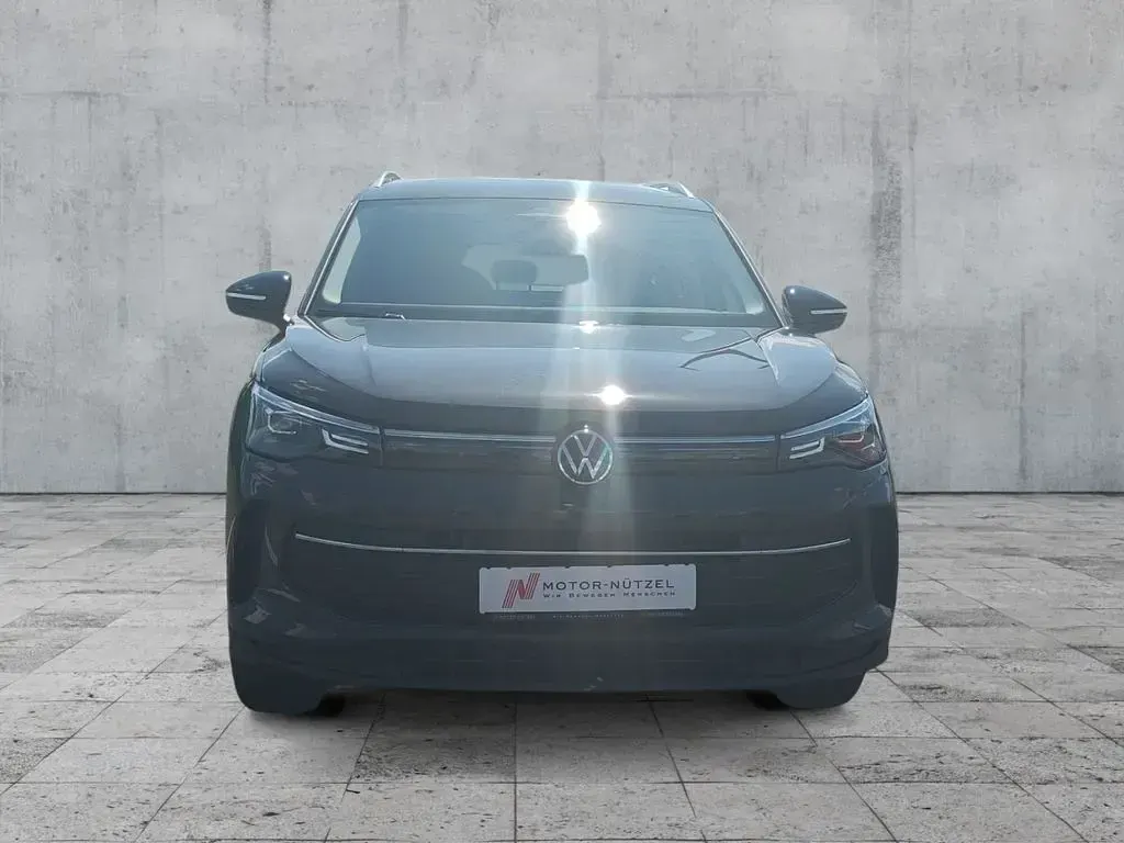 Neu VW Tiguan 150 PS (110 kW) 2026 Grau SUV