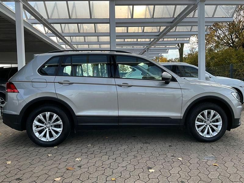 Silber Gebraucht 2017 VW Tiguan Trendline SUV | 14.950 € (Fairer Preis) - Bild 1/4