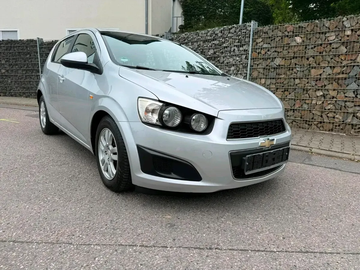 Gebraucht Chevrolet Aveo 100 PS (73 kW) 2011 Silber Kleinwagen