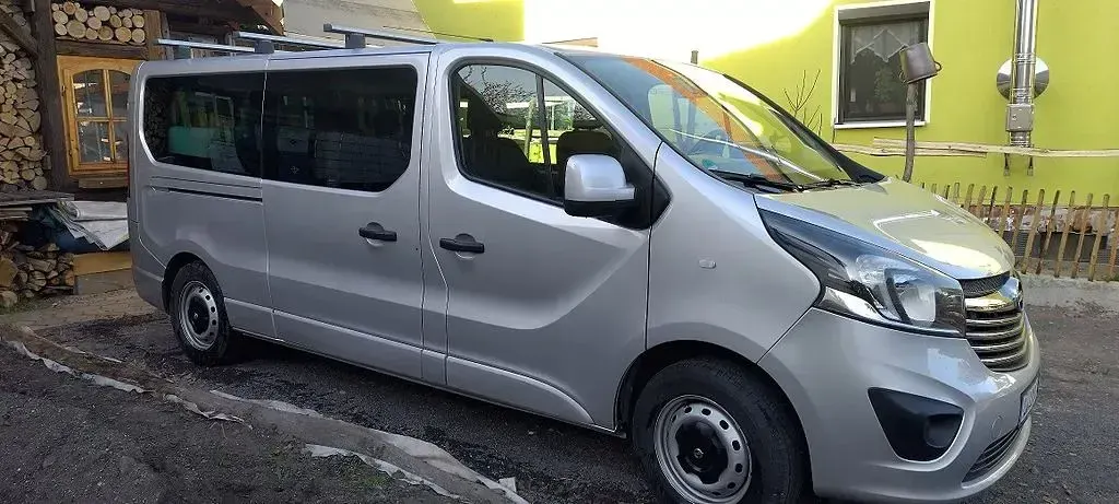 Gebraucht Opel Vivaro 145 PS (106 kW) 2017 Silber Van / Kleinbus