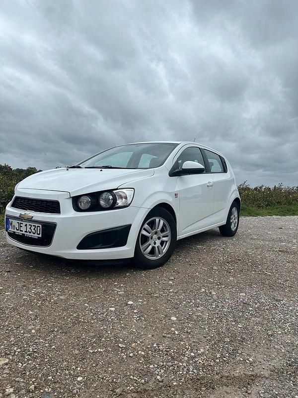 Second-hand Chevrolet Aveo 97 CP (71 kW) 2012 Alb Hatchback
