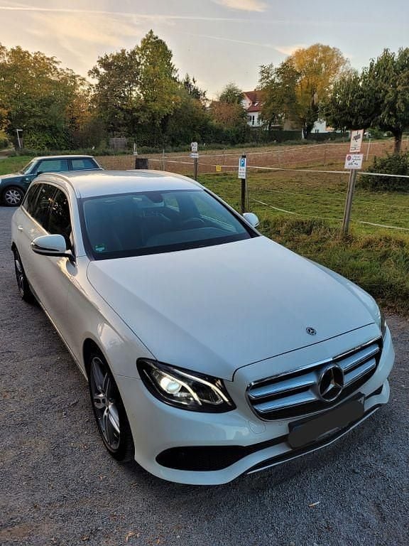 Gebraucht Mercedes E220 194 PS (142 kW) 2018 Limousine