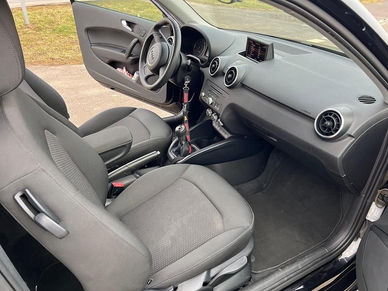 Second-hand Audi A1 86 CP (63 kW) 2012 Negru Hatchback