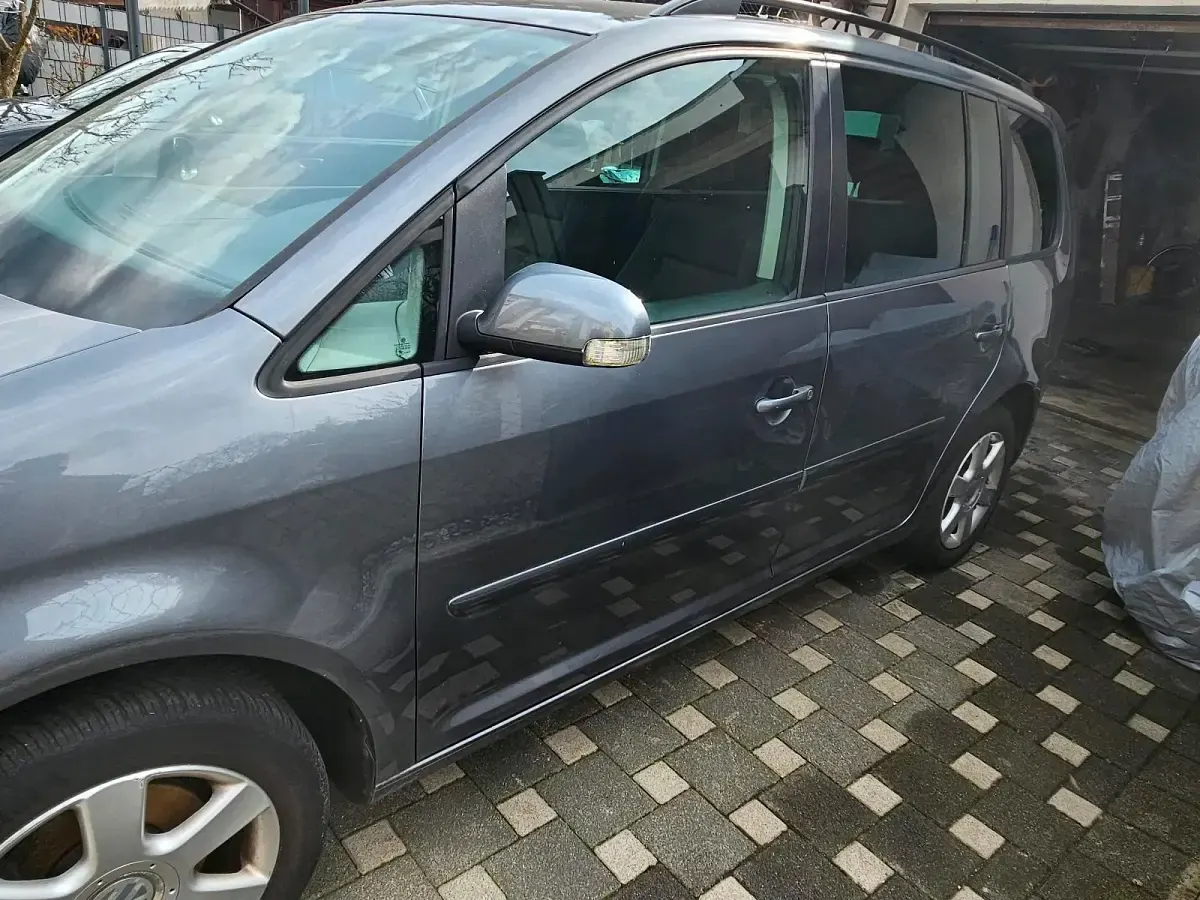 Gebraucht VW Touran 105 PS (77 kW) 2007 Grau Van / Kleinbus