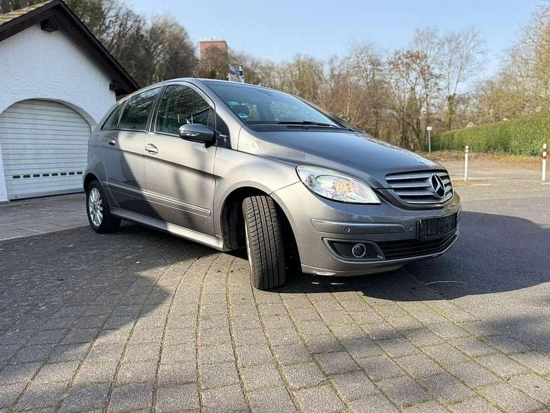 Gebraucht Mercedes B200 Edition 136 PS (100 kW) 2009 Grau Van / Kleinbus